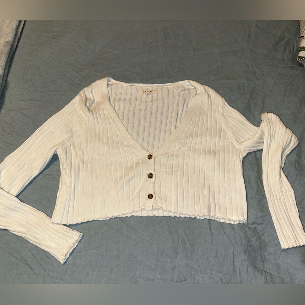 White long sleeve v neck sweater